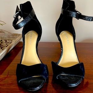 Gianni bini black heels with buckle at ankle size 8.5 never worn. LIKE new